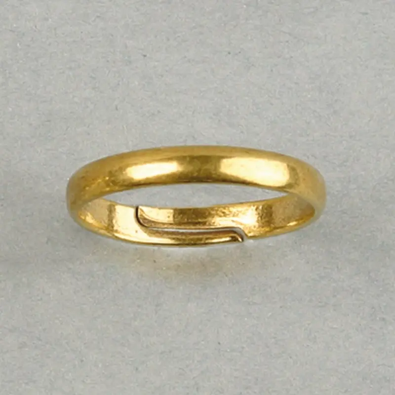 Adjustable ring base. Half round wire. Interior Ø 16 mm. Width 2,8mm.