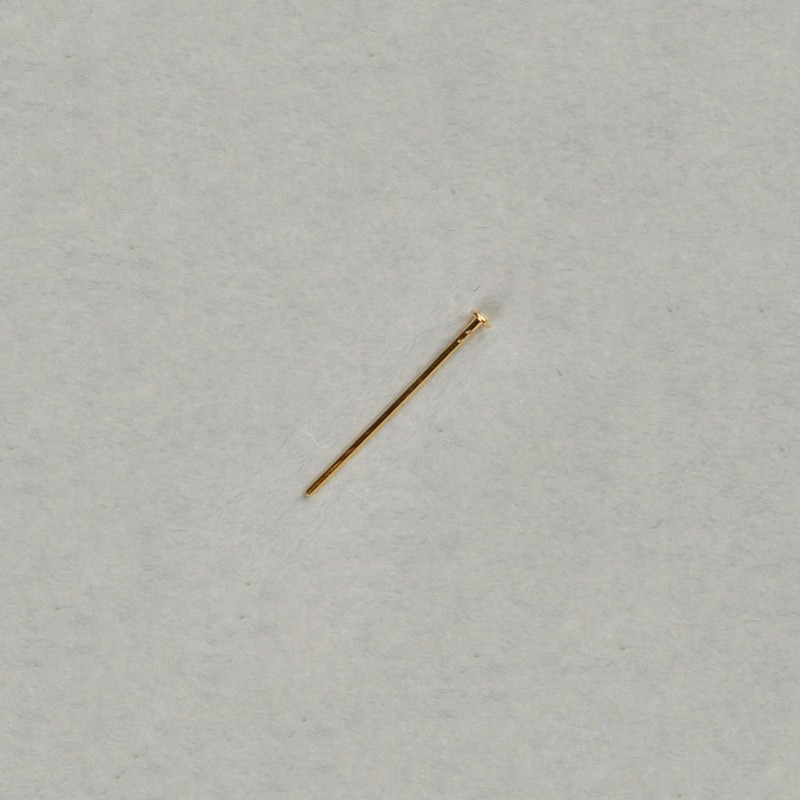 Alfiler de latón largo 17mm. Hilo Ø 0,5mm. Medida de la cabeza plana Ø 1,75mm.