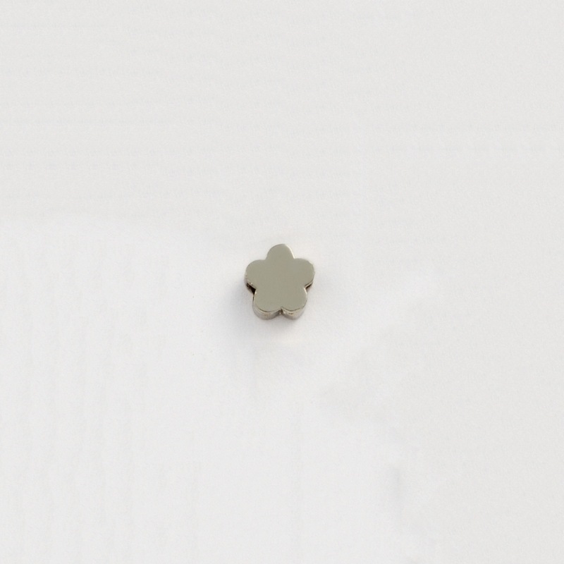 Metal bead Ø 6mm. Hole Ø 1,5mm.