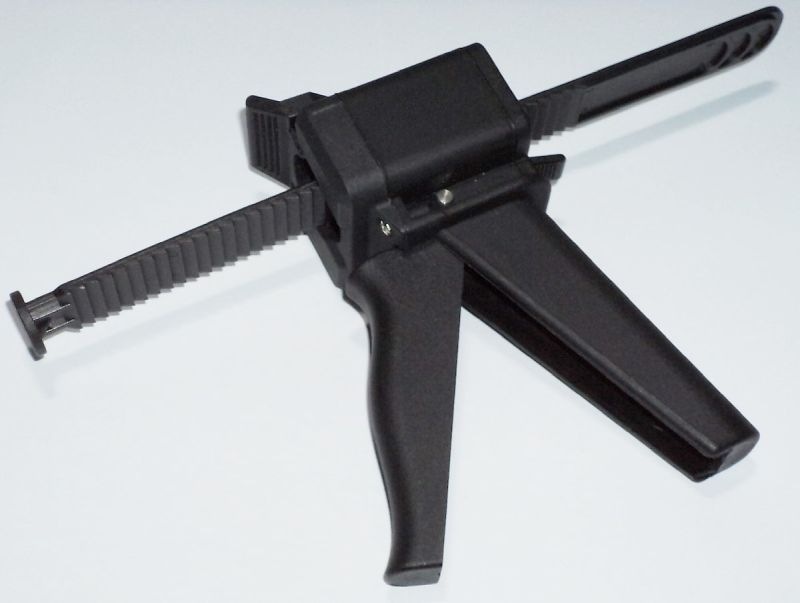 Manual solder paste dispenser