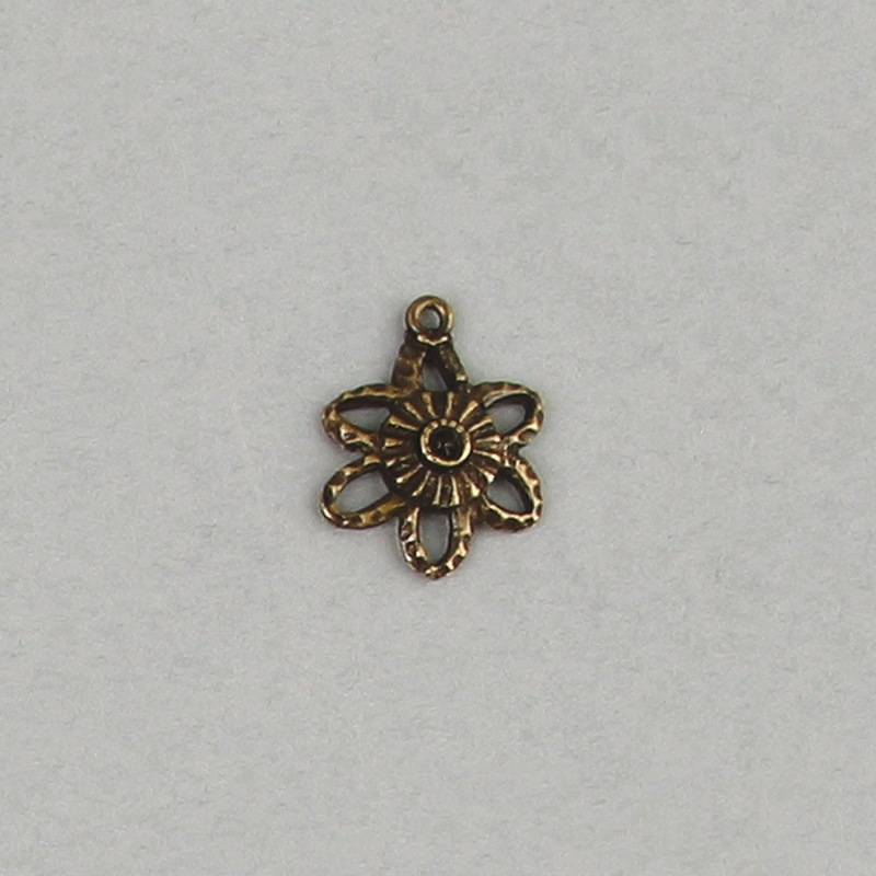 Filigree finding 20x17mm with a socket to strass