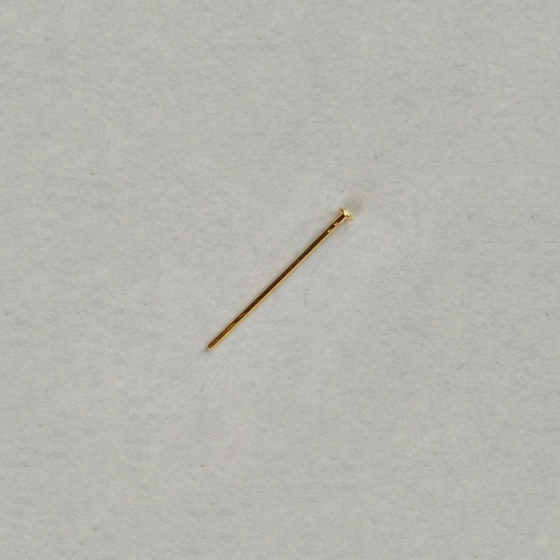 Alfiler de latón largo 22mm. Hilo Ø 0,6mm. Medida de la cabeza plana Ø 1,75mm.