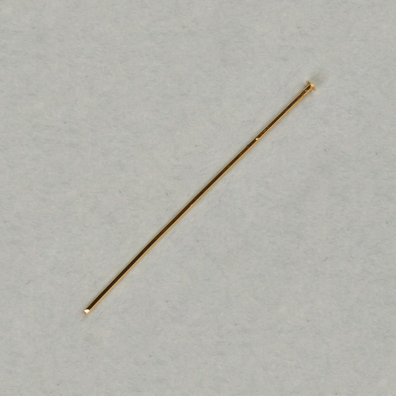 Alfiler de latón largo 52mm. Hilo Ø 0,6mm. Medida de la cabeza plana Ø 1,75mm.
