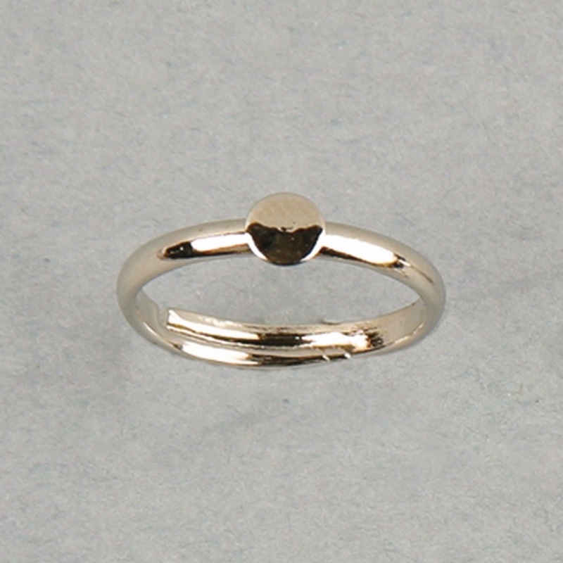 Adjustable ring with Ø 4mm flat base. Nickel plated.