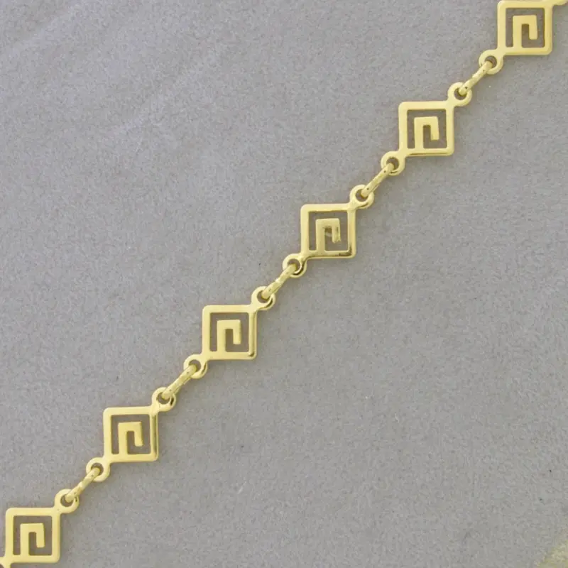 Brass chain width 9,2mm. 