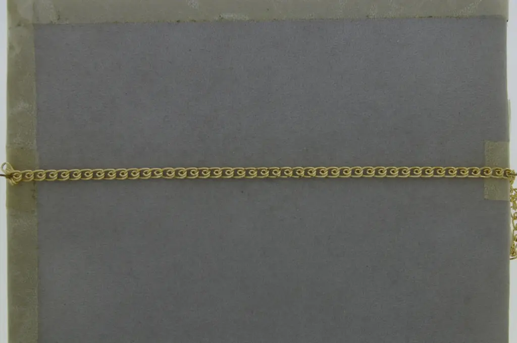 Brass chain width 3,7mm.