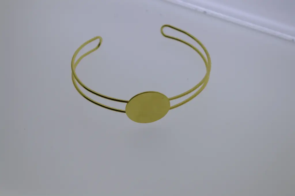 Soldered Disc Thread Bracelet. Gold plated.
