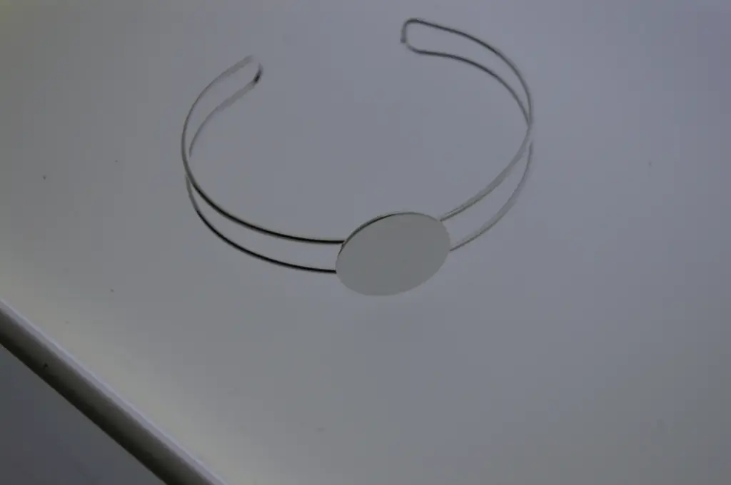 [543320200] Soldered Disc Thread Bracelet. Silver plated.