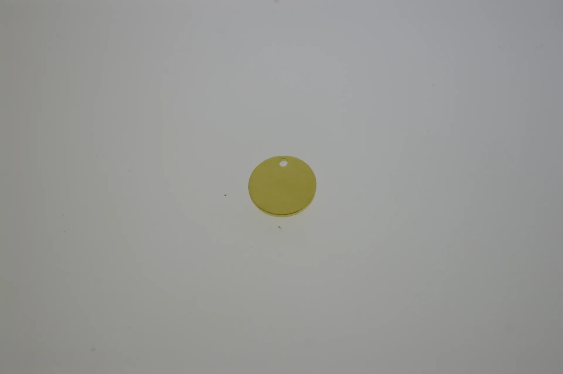 Brass disc Ø 10mm with hole. Gold plated.