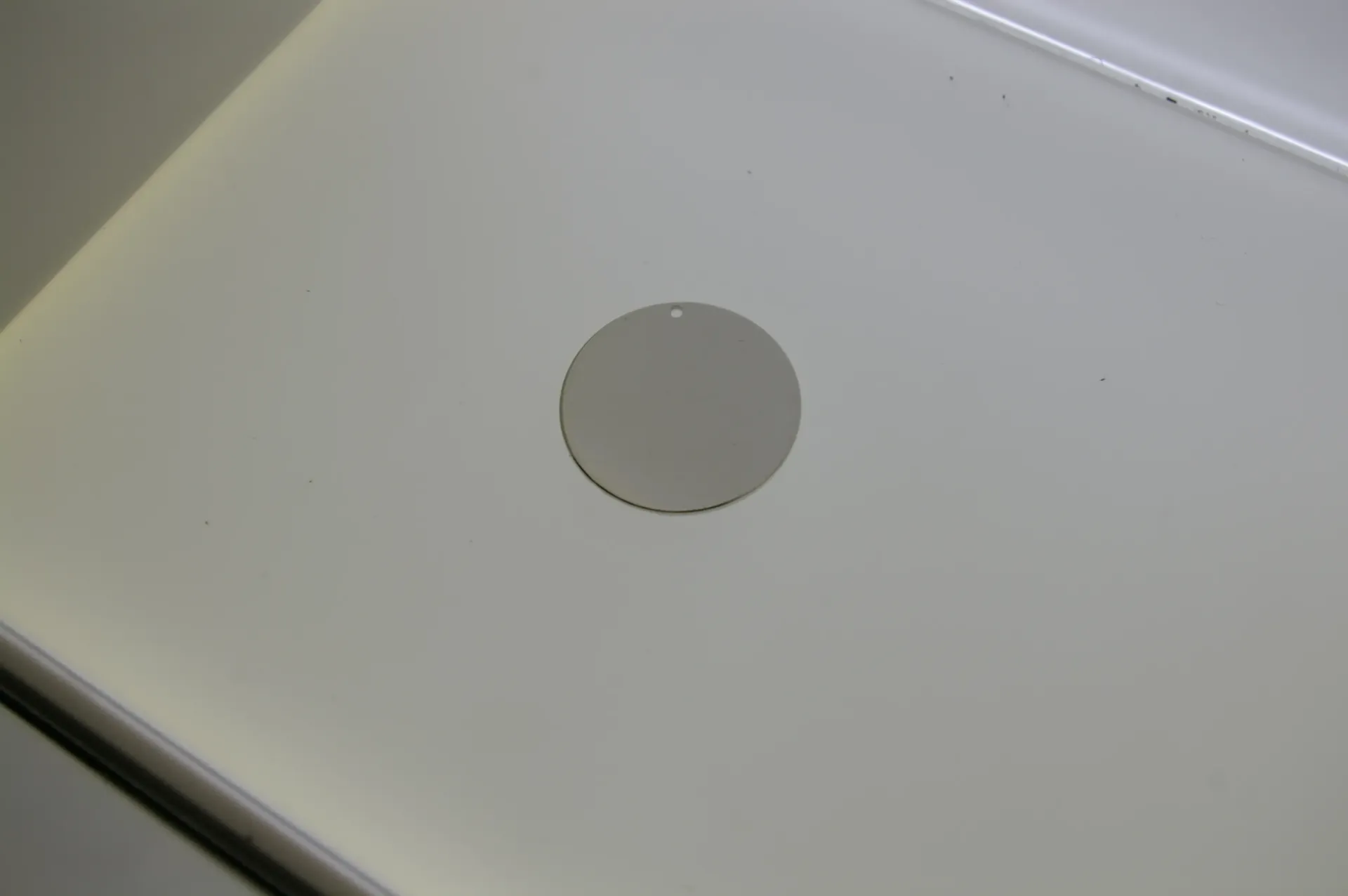 [129583015] Brass disc Ø 30mm with hole. White bronze plated.