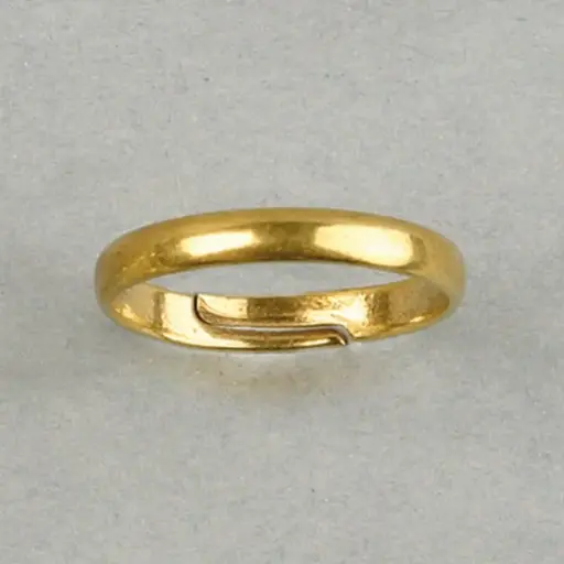 [117040000] Adjustable ring base. Half round wire. Interior Ø 16 mm. Width 2,8mm.