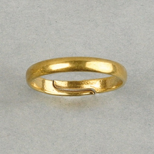 [117050000] Adjustable ring base. Half round wire. Interior Ø 17 mm. Width 3mm